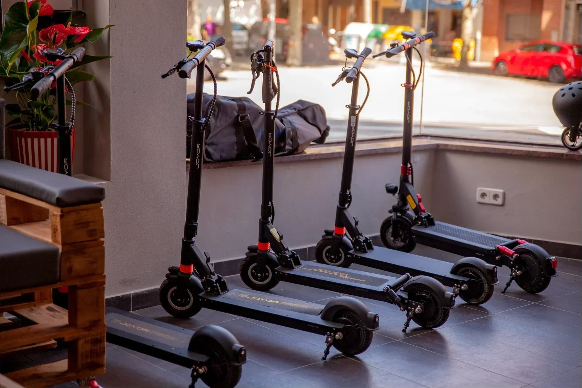 Pagrindiniai aspektai, į kuriuos reikia atsižvelgti prieš perkant elektrinį paspirtuką – Joyor Electric Scooter